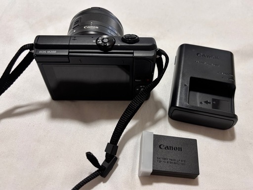 Canon EOS M200（美品）レンズ・充電器付き／本日15時以降・吉塚駅でお渡し Canon EOS M200（美品）レンズ・充電器付き／本日15時以降・吉塚駅でお渡し