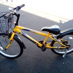 2０インチ　男の子自転車　イエロー　変速　LEDライトの画像