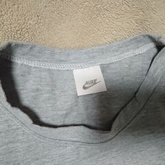 □　レディース　NIKE　ナイキ　半袖Tシャツ　グレー　サイズ不明の画像