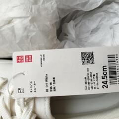 UNIQLOキャンバススニーカー白24.5cmの画像