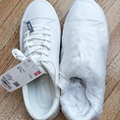 UNIQLOキャンバススニーカー白24.5cmの画像