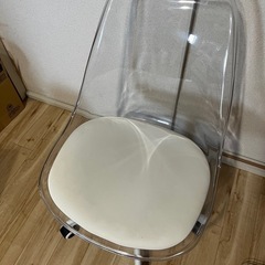 回転式クリアチェアの画像