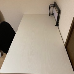取引中　状態良好☆ニトリ　PCデスク　オフィスチェアー付き☆の画像