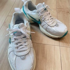 NIKE ナイキ V2K ラン 24.5cmの画像