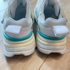 NIKE ナイキ V2K ラン 24.5cmの画像