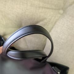 黒の合成皮革トートバッグ　レディース　メンズの画像
