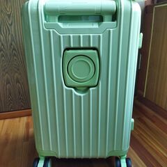 グリーンのSサイズスーツケース（機内持ち込みサイズ）未使用品の画像