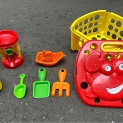 砂遊びセット2種（トーマス、カニ）の画像