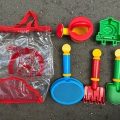 砂遊びセット2種（トーマス、カニ）の画像