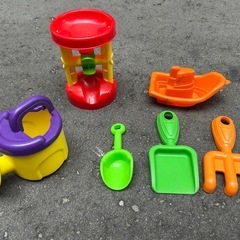 砂遊びセット2種（トーマス、カニ）の画像