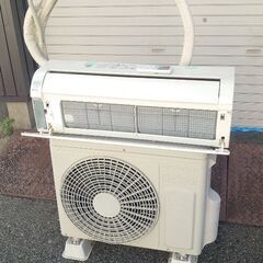 早くしないと終わります😃『猛暑はエアコンが2台3台欲しい✨』日立ルームエアコン【型式RAS−A22J】☆プロによるポンプダウン ◐6畳用〜8畳用タイプの画像