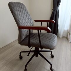【取引中】デスクチェア　定価15,800円の画像