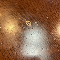 重量感のある大きなテーブルの画像
