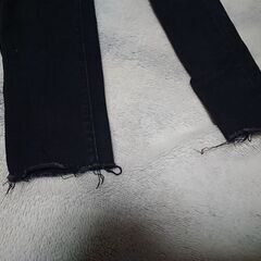 □　レディース　DAZY スキニージーンズ ブラック ダメージ加工　サイズMの画像