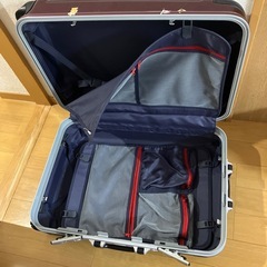 キャリースーツケースの画像