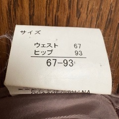 ブラウンのスカートの画像