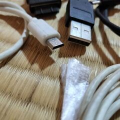 充電ケーブル まとめ売り、auガラケーのAC アダプターなどの画像