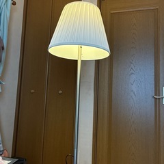 IKEA スタンドライトの画像