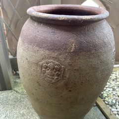 傘立てにできる感じの大きな壺の画像
