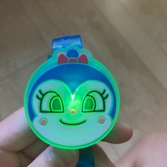 光る時計形ドキンちゃんブレスレット　の画像
