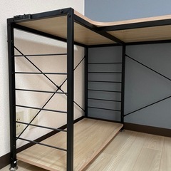 机、パソコンデスク、ワークデスクの画像