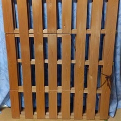 布団用すのこ（幅120cm、長さ200cm、セミダブル、2つ折り）の画像