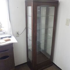 飾り棚　照明付きの画像