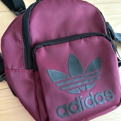 adidas ミニリュックの画像