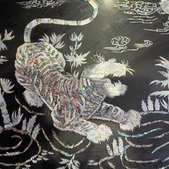 螺鈿細工座卓　龍虎柄　和風の画像