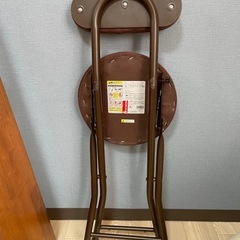 折りたたみの椅子の画像