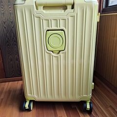 イチョウイエローのMサイズスーツケース　未使用品の画像