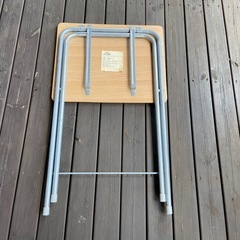 パイプ折テーブルの画像