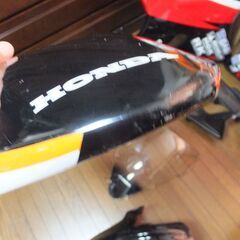 CBR600F4i レプソルカラー 社外カウル一式 セット 中古です。 おまけで予備の赤色のシートカウル、燃料タンクをお付けします。の画像