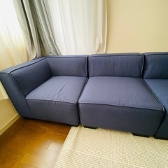【現金決済専用】美品！ニトリ  4人掛けソファー  カウチソファ  ダークブルー  ふかふか  座り心地良しの画像