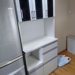 食器棚の画像