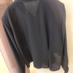 【無料】黒ブラウス【西日暮里/新三河島】の画像
