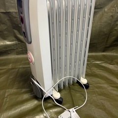 デロンギ(DeLonghi)オイルヒーター /H770812EFSN-GYの画像