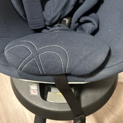 チャイルドシート　AILEBEBE 紺色の画像