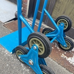 スチール三輪階段昇降機 青 耐荷重180kg 段差 22cm 220mm 台車の画像