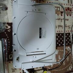 DVDプレイヤー内蔵コンパクトTV一応ジャンク扱い、中古品の為、バッテリー🪫の保証無し、B-CASTcardミニ、欠品です!ご自身でご購入若しくは、お取付け下さい😊直接取りに来て下さる方値引き検討します😊宜しくお願い致します🙇（屋内外専用アンテナ📡コード付き一式セット室内でも屋外でも車内シュガコード付き）の画像