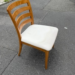 美品ダイニングテーブルとダイニングチェアのセット差し上げます。無料！の画像