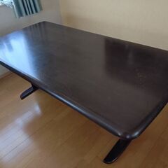 ダイニングテーブルの画像