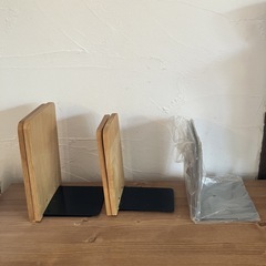 【未使用品】ブックスタンド ブックエンド 本仕切り　2枚セットx3タイプの画像
