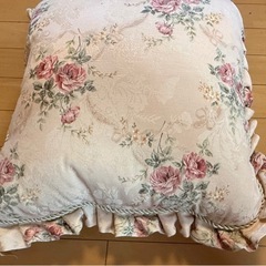 【新品】クッション4個＋オマケ付2個の画像