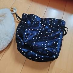 ヘアピンとポーチ2点の画像