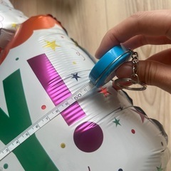 誕生日風船と空気入れツールの画像