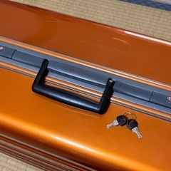 キャリーケース オレンジ サイズM相当　の画像