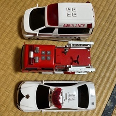 パトカー 救急車 消防車の画像
