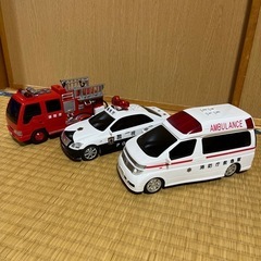 パトカー 救急車 消防車の画像