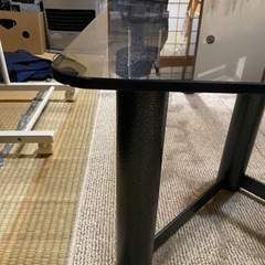 ガラステーブルの画像